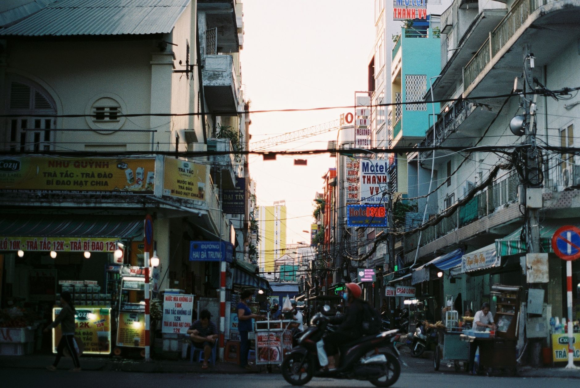 Colorful busy street scene in Cần Thơ, Vietnam with vibrant signs and people. — Few Interesting Facts That You Must Have Not